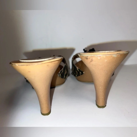 Madden Girl, Kizzez, 8, open toe 3.75”clog , stud animal print, 3D black flower - Picture 7 of 12